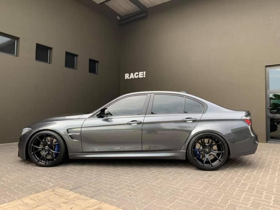  BMW M3 Sedan by RACE! 2019 года  (фото 10 из 10)